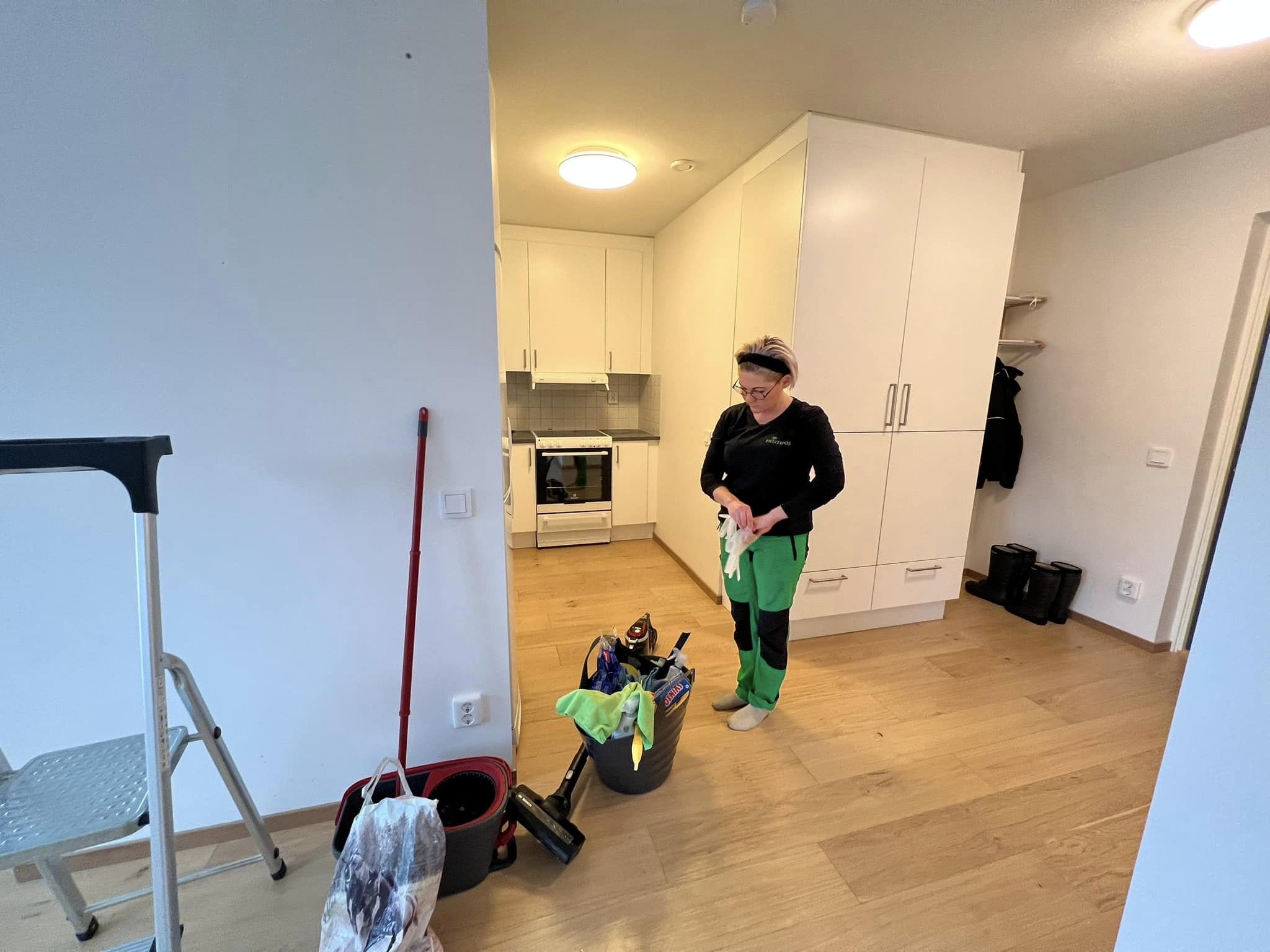 ute på städuppdrag, flyttstädning